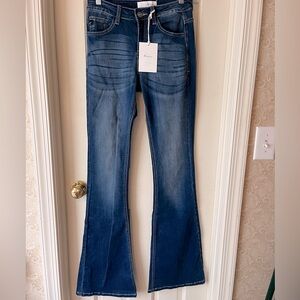 Kancan of Los Angeles - Flare Jeans - NWT - size 5/26
Flare legs